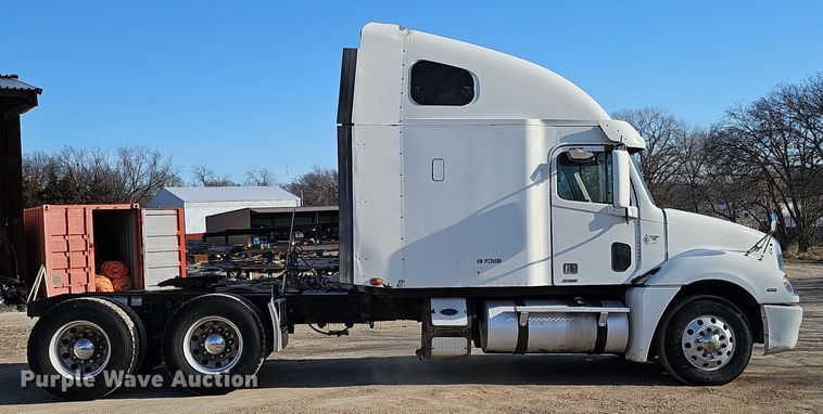image for item DK0565 2007 Freightliner Columbia semi truck