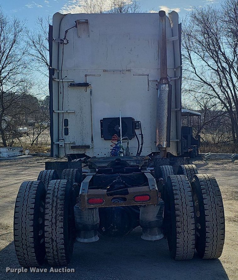 image for item DK0565 2007 Freightliner Columbia semi truck