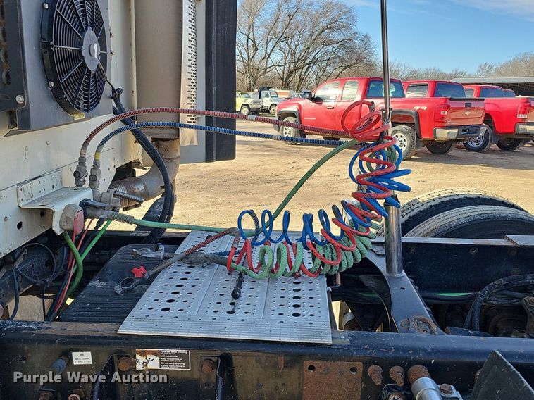 image for item DK0565 2007 Freightliner Columbia semi truck