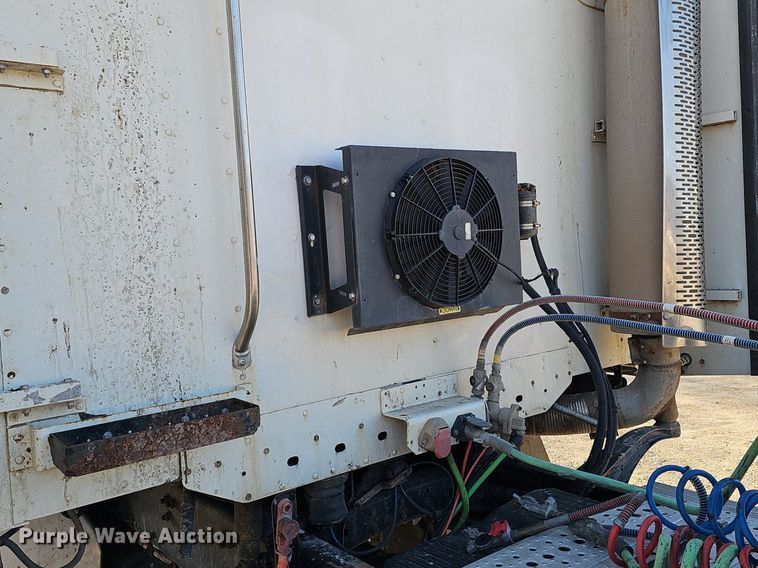 image for item DK0565 2007 Freightliner Columbia semi truck