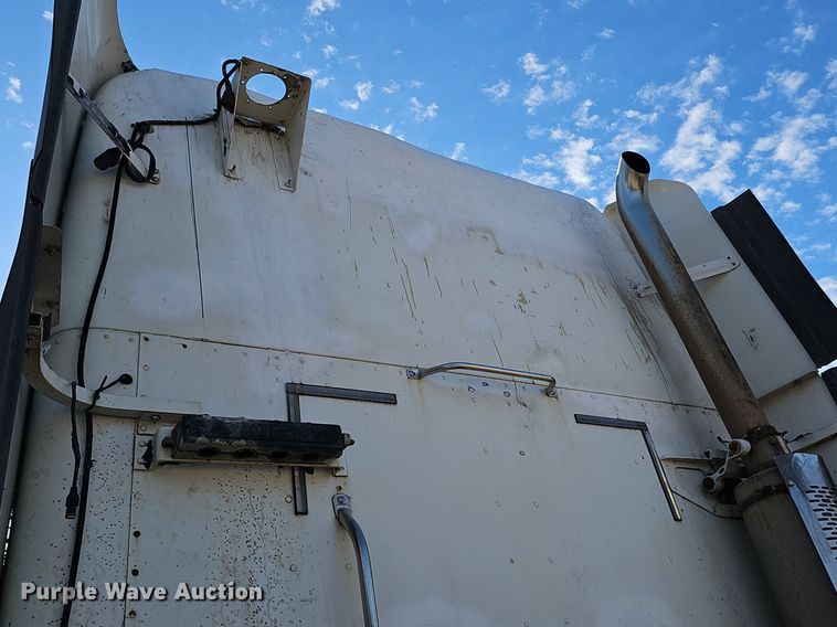 image for item DK0565 2007 Freightliner Columbia semi truck