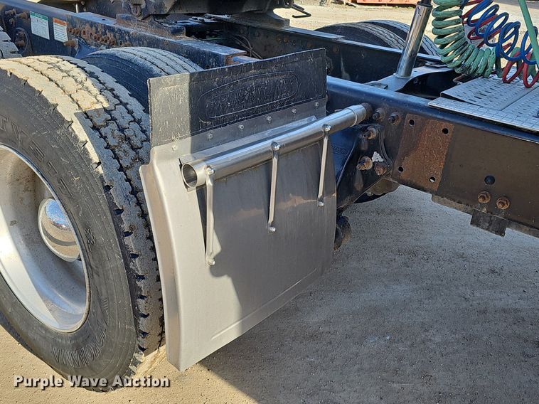 image for item DK0565 2007 Freightliner Columbia semi truck