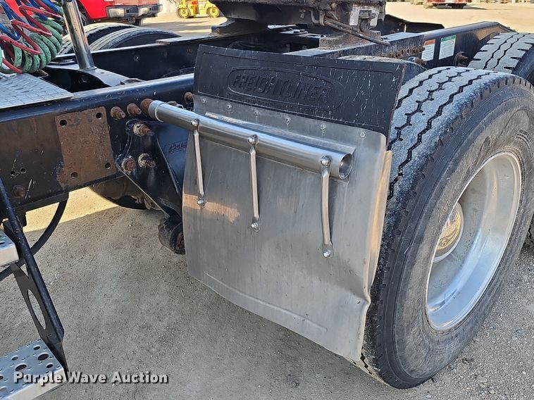 image for item DK0565 2007 Freightliner Columbia semi truck