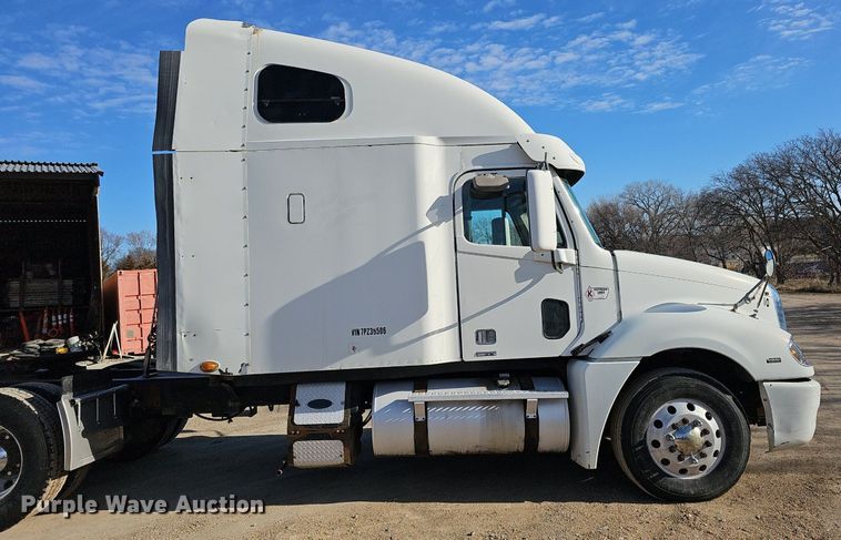 image for item DK0565 2007 Freightliner Columbia semi truck