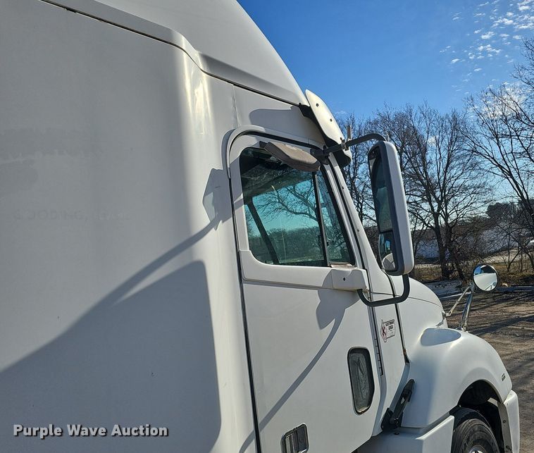 image for item DK0565 2007 Freightliner Columbia semi truck