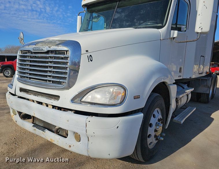 image for item DK0565 2007 Freightliner Columbia semi truck