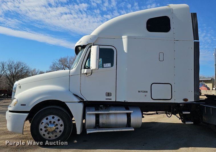 image for item DK0565 2007 Freightliner Columbia semi truck