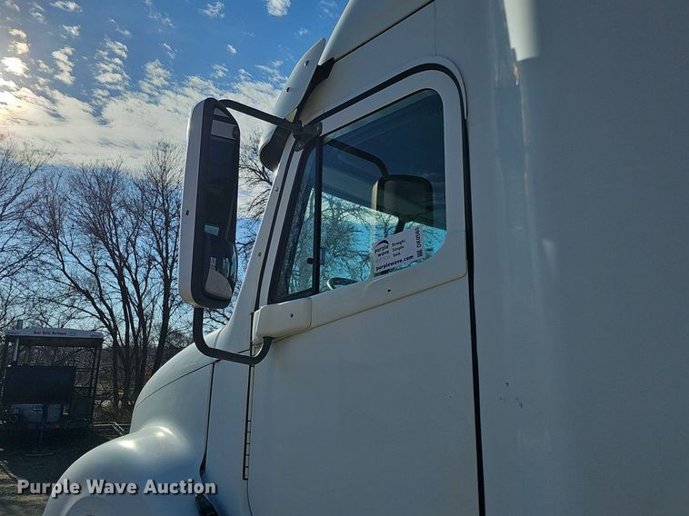 image for item DK0565 2007 Freightliner Columbia semi truck