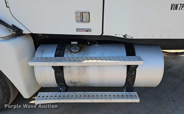 image for item DK0565 2007 Freightliner Columbia semi truck