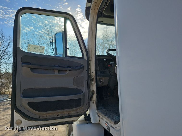 image for item DK0565 2007 Freightliner Columbia semi truck