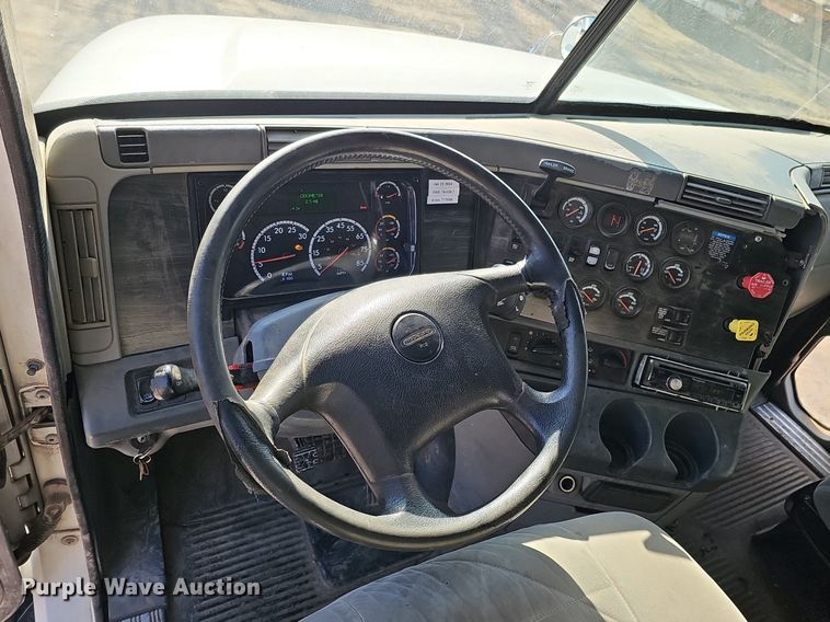image for item DK0565 2007 Freightliner Columbia semi truck