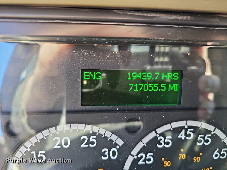 image for item DK0565 2007 Freightliner Columbia semi truck