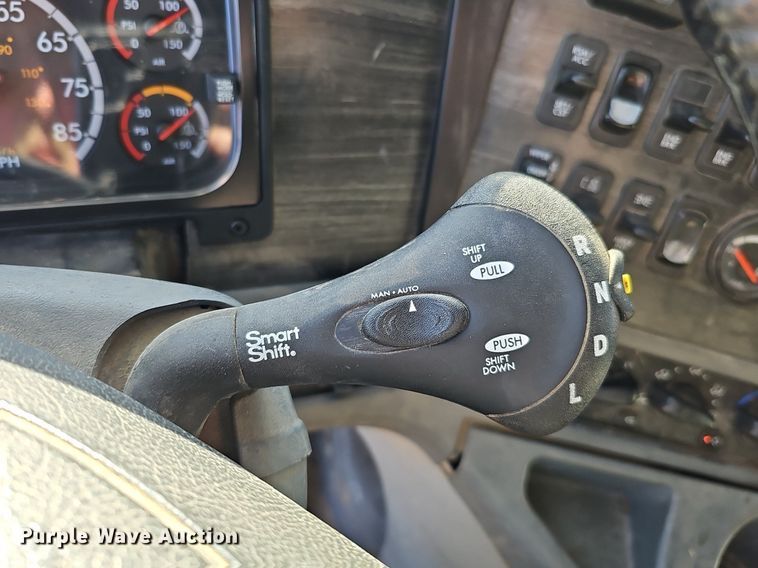 image for item DK0565 2007 Freightliner Columbia semi truck