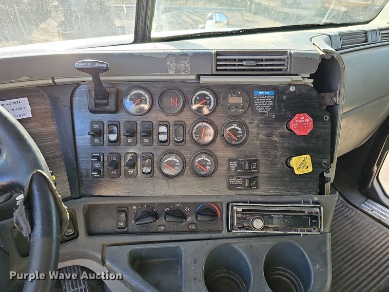 image for item DK0565 2007 Freightliner Columbia semi truck