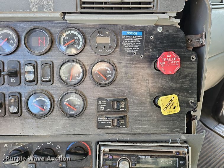 image for item DK0565 2007 Freightliner Columbia semi truck