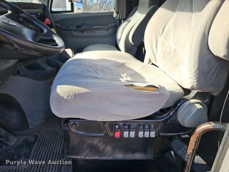 image for item DK0565 2007 Freightliner Columbia semi truck