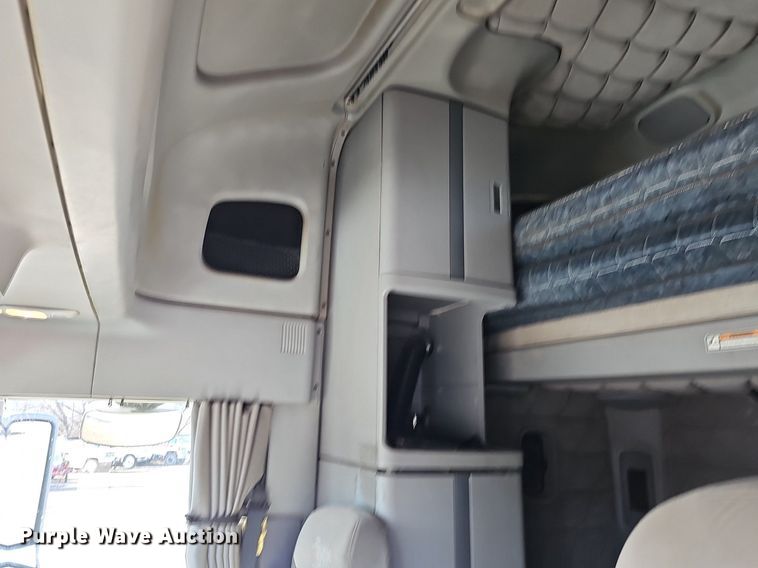 image for item DK0565 2007 Freightliner Columbia semi truck