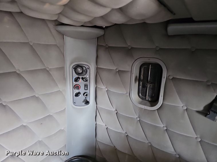 image for item DK0565 2007 Freightliner Columbia semi truck