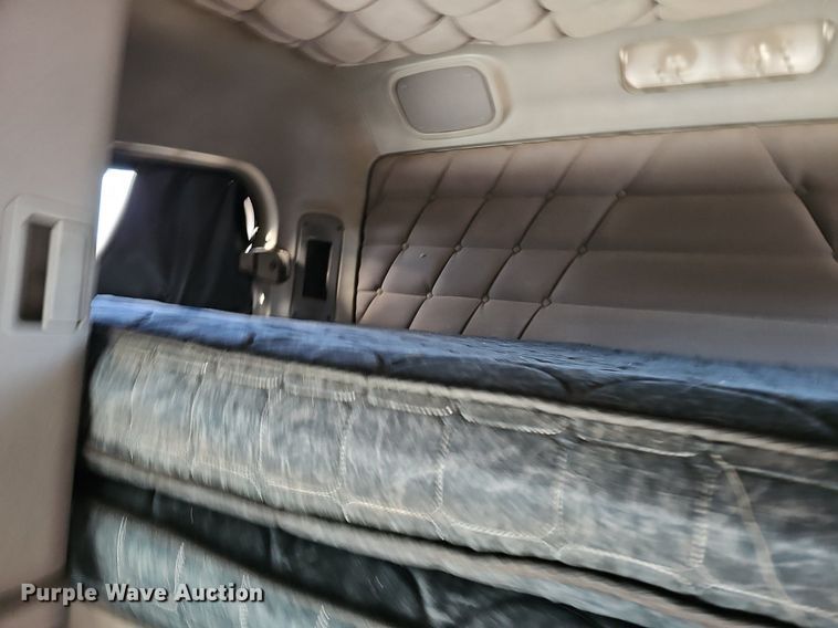 image for item DK0565 2007 Freightliner Columbia semi truck