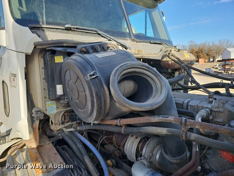 image for item DK0565 2007 Freightliner Columbia semi truck