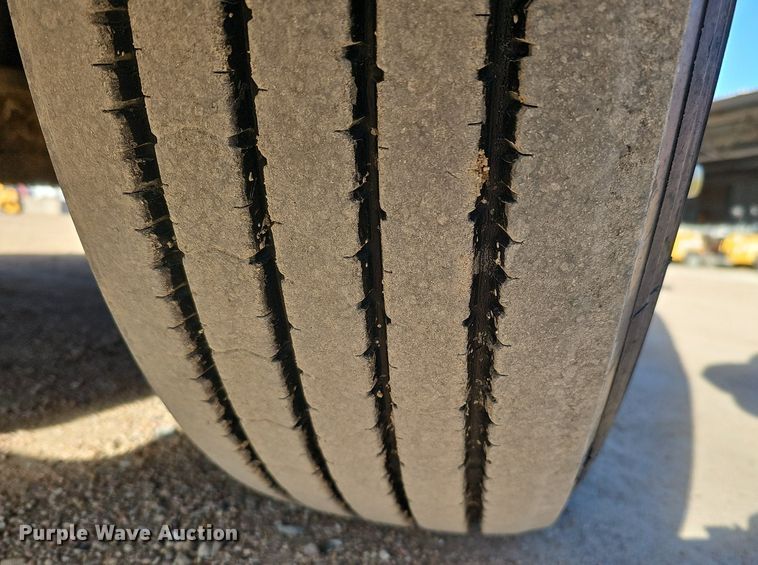 image for item DK0565 2007 Freightliner Columbia semi truck