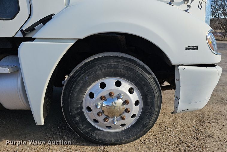 image for item DK0565 2007 Freightliner Columbia semi truck