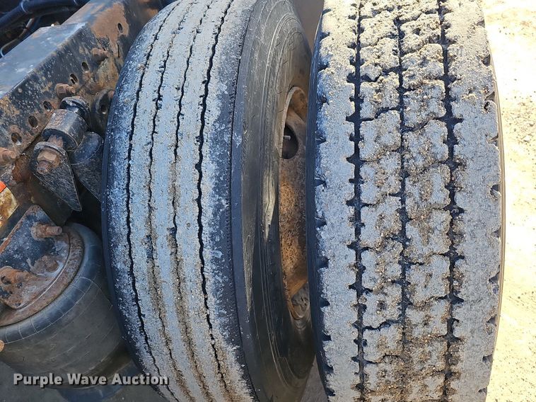 image for item DK0565 2007 Freightliner Columbia semi truck