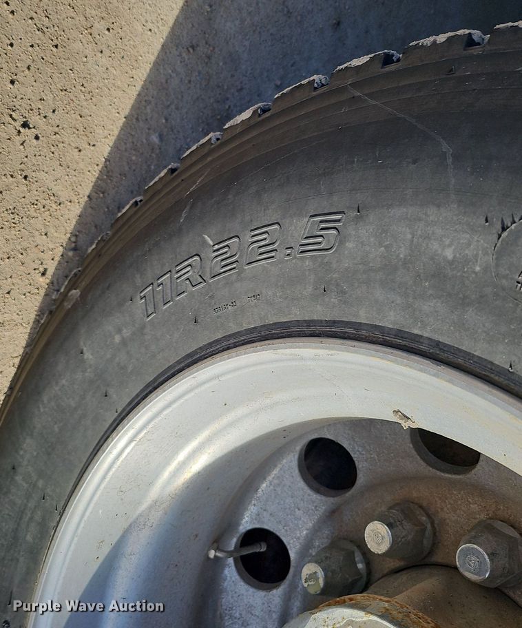 image for item DK0565 2007 Freightliner Columbia semi truck