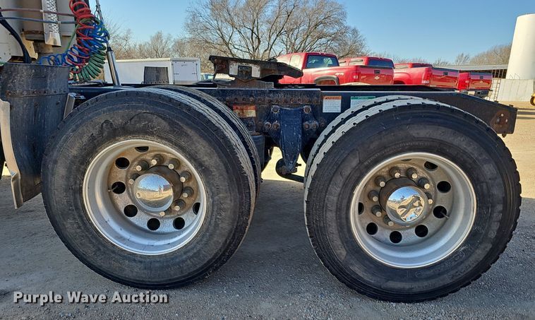 image for item DK0565 2007 Freightliner Columbia semi truck