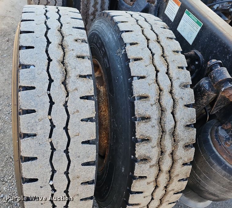 image for item DK0565 2007 Freightliner Columbia semi truck