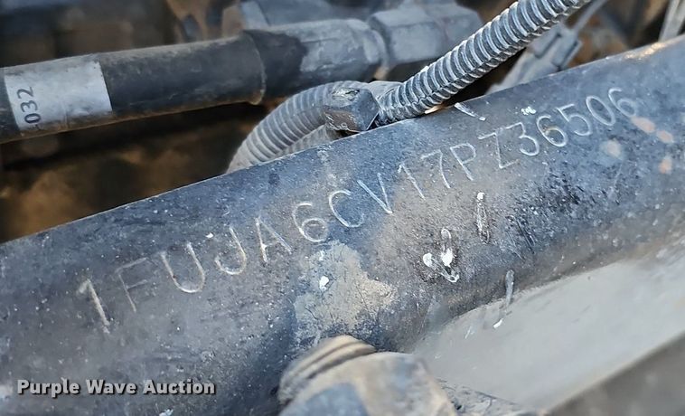 image for item DK0565 2007 Freightliner Columbia semi truck