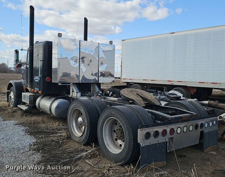 image for item DK0601 1986 Freightliner FLC semi truck