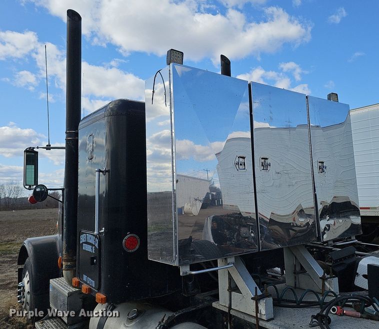 image for item DK0601 1986 Freightliner FLC semi truck