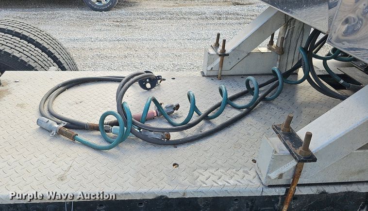 image for item DK0601 1986 Freightliner FLC semi truck