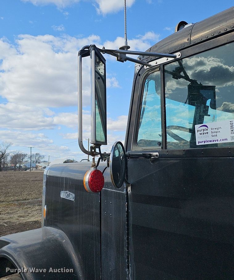 image for item DK0601 1986 Freightliner FLC semi truck