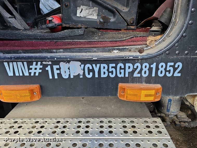 image for item DK0601 1986 Freightliner FLC semi truck