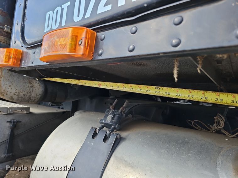 image for item DK0601 1986 Freightliner FLC semi truck