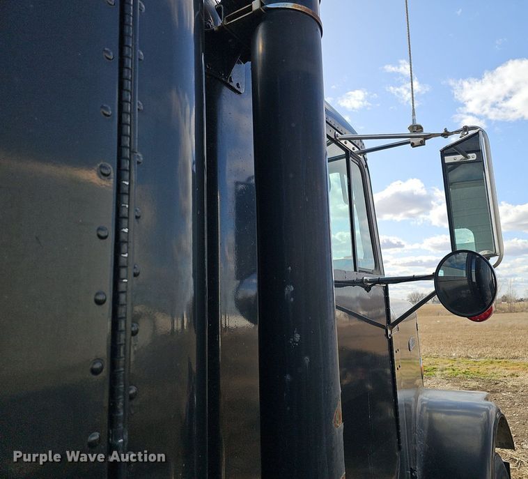 image for item DK0601 1986 Freightliner FLC semi truck