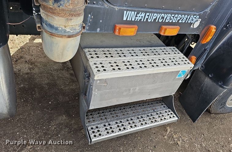 image for item DK0601 1986 Freightliner FLC semi truck