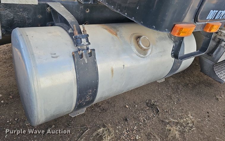 image for item DK0601 1986 Freightliner FLC semi truck