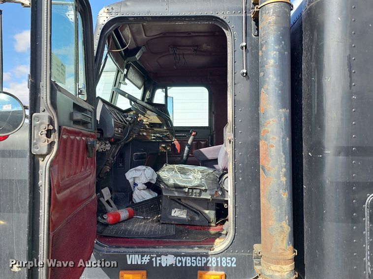 image for item DK0601 1986 Freightliner FLC semi truck