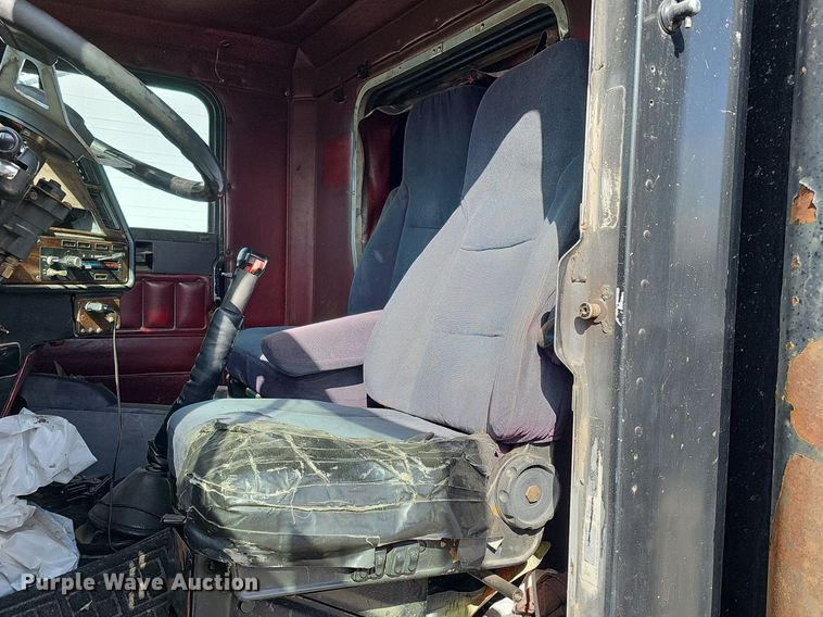 image for item DK0601 1986 Freightliner FLC semi truck