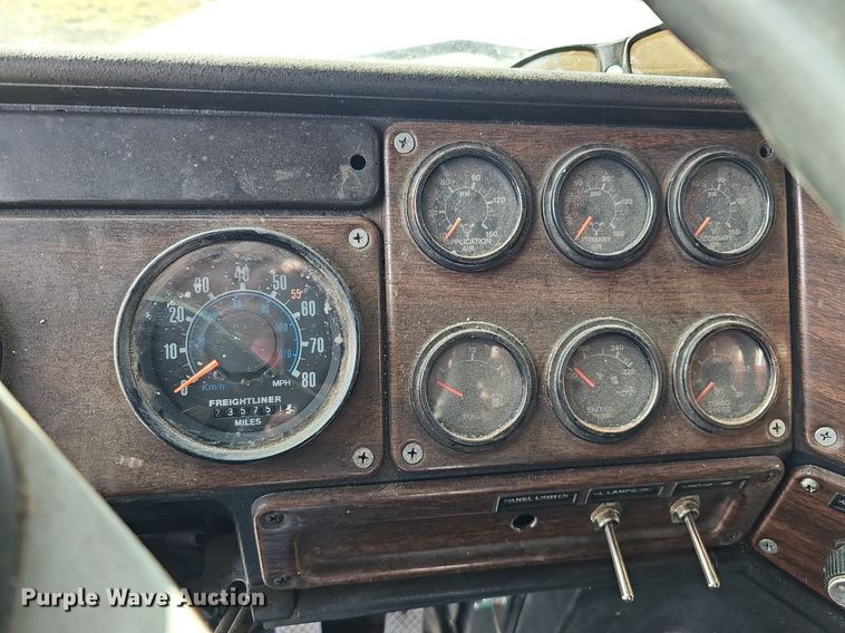 image for item DK0601 1986 Freightliner FLC semi truck