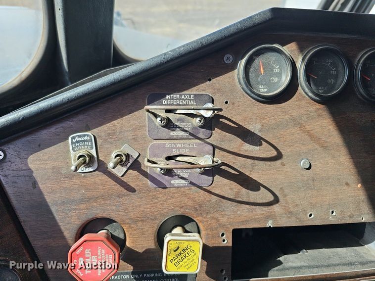 image for item DK0601 1986 Freightliner FLC semi truck