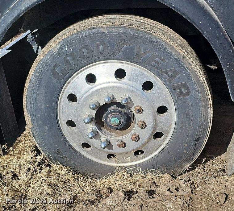 image for item DK0601 1986 Freightliner FLC semi truck