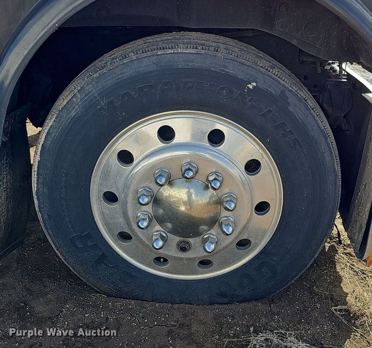 image for item DK0601 1986 Freightliner FLC semi truck