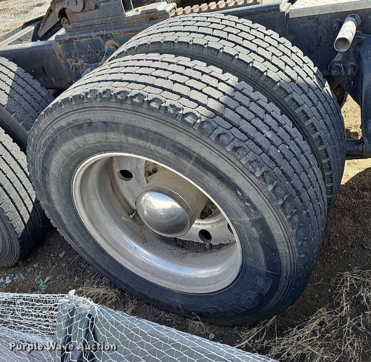 image for item DK0601 1986 Freightliner FLC semi truck