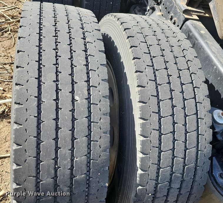 image for item DK0601 1986 Freightliner FLC semi truck