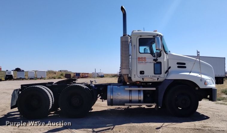 image for item DK8831 2006 Mack CXN613 semi truck