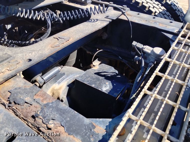 image for item DK8831 2006 Mack CXN613 semi truck